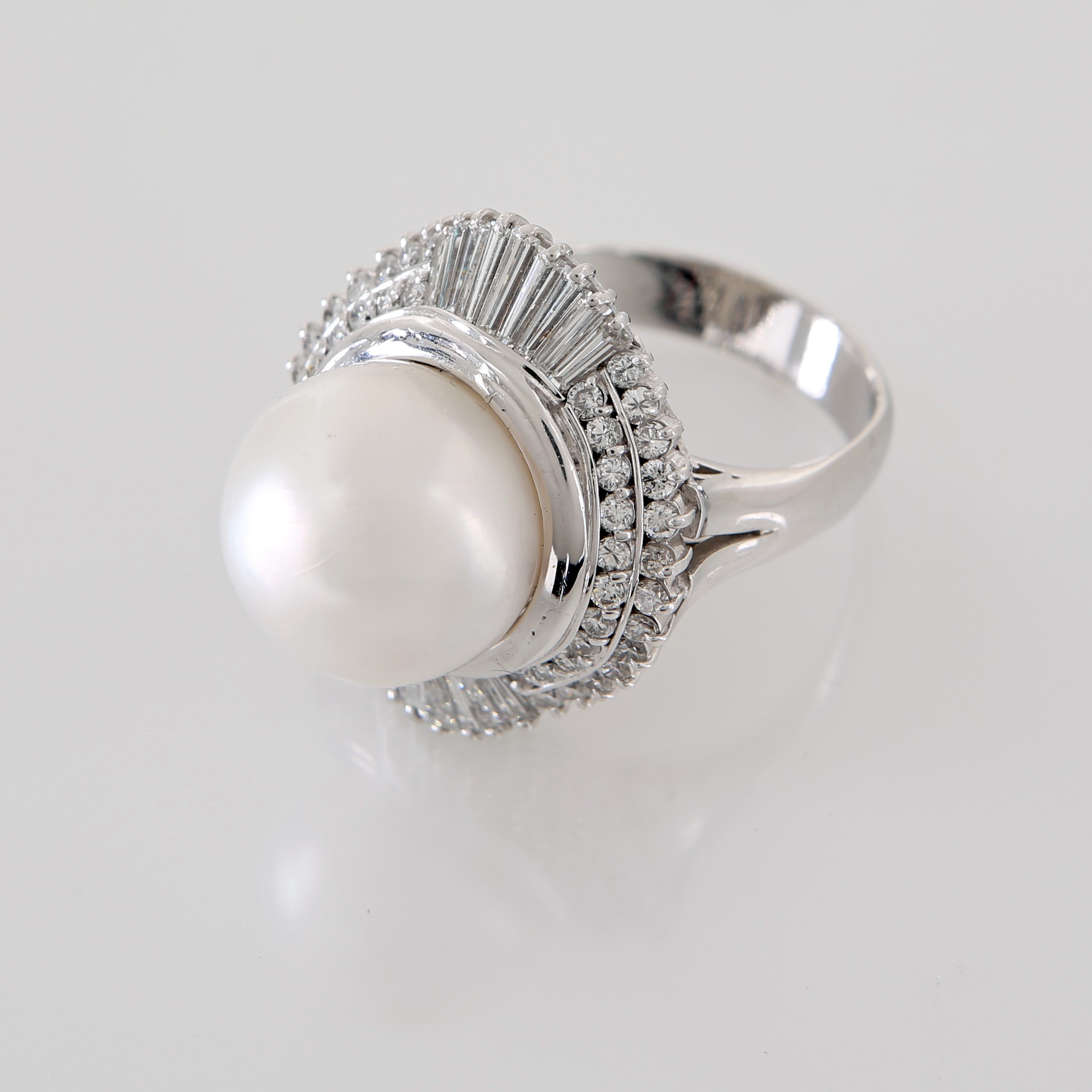 Anello in Oro, Diamanti e Perla South Sea