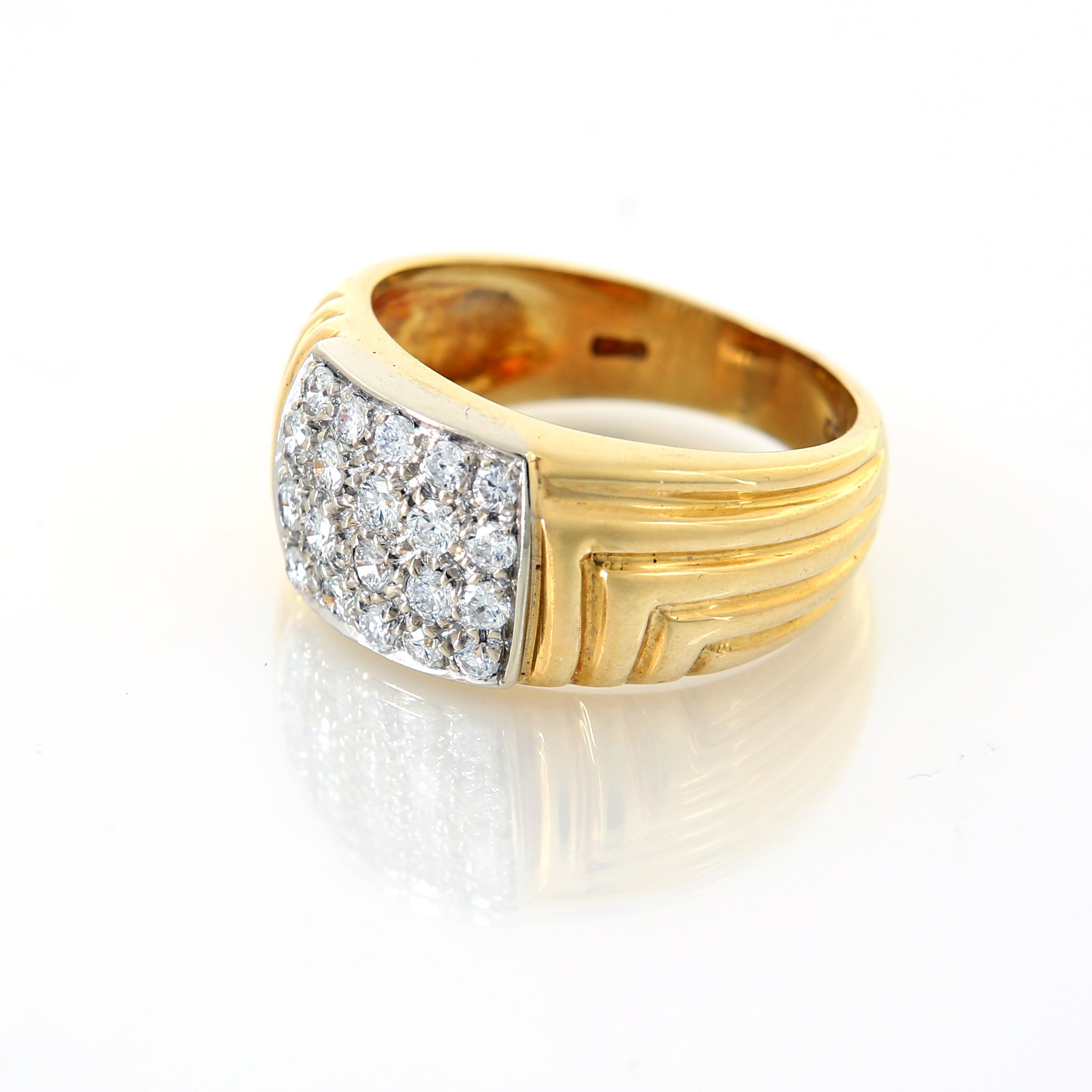 Anello a Fascia in Oro e Brillanti