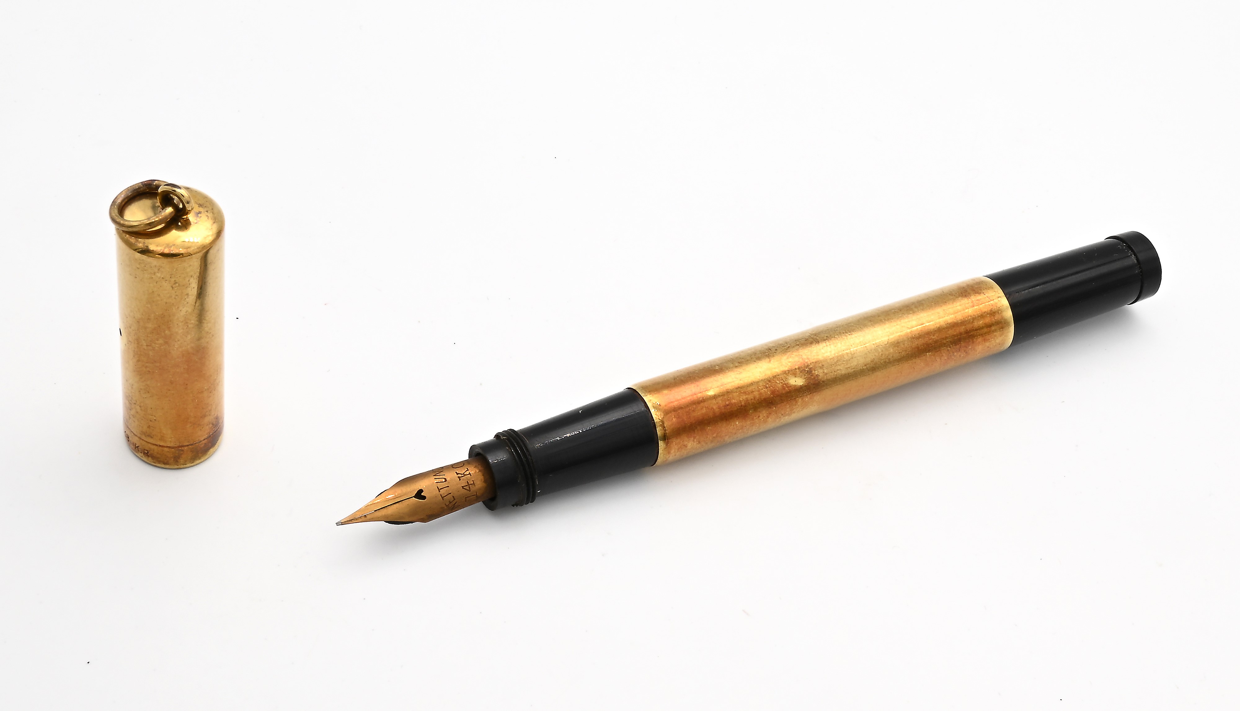 Nettuno 501 - Penna Stilografica Retrattile in Ebanite Rivestita di Metallo Laminato in Oro Giall...