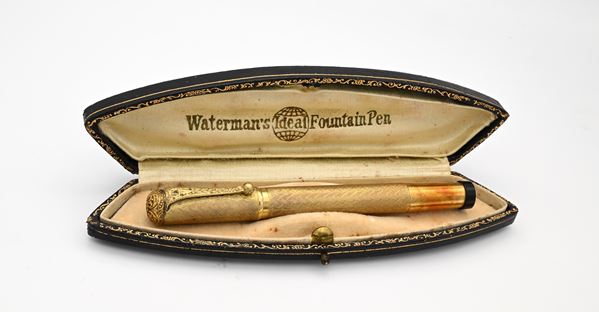 Waterman Ideal 42 - Penna stilografica retrattile vintage in ebanite rivestita di metallo laminato in oro giallo 18 Kt con incisioni geometriche e corona Savoia sul cappuccio