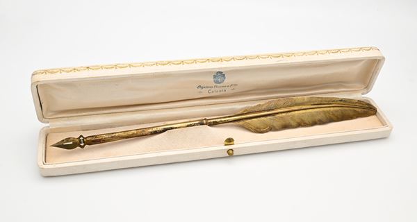 Penna a forma di piuma in argento 800/000 dorato