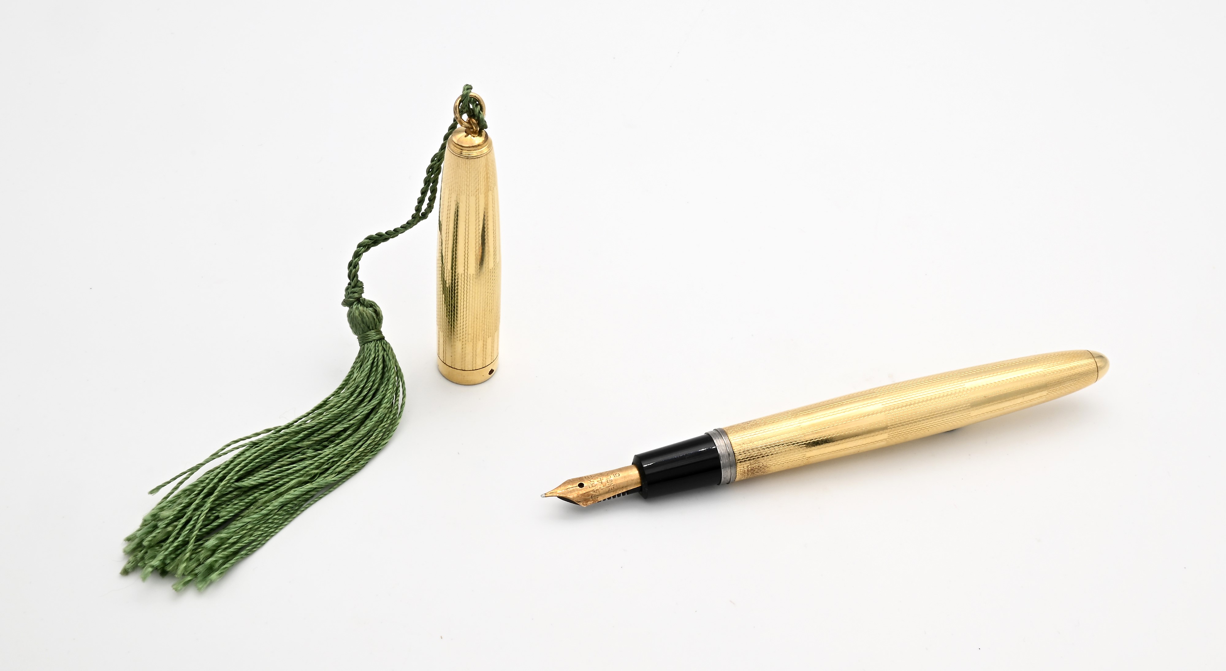 Penna Stilografica in Metallo Laminato in Oro Giallo ed Inciso