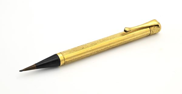 Portamine vintage in metallo laminato in oro giallo inciso e cesellato