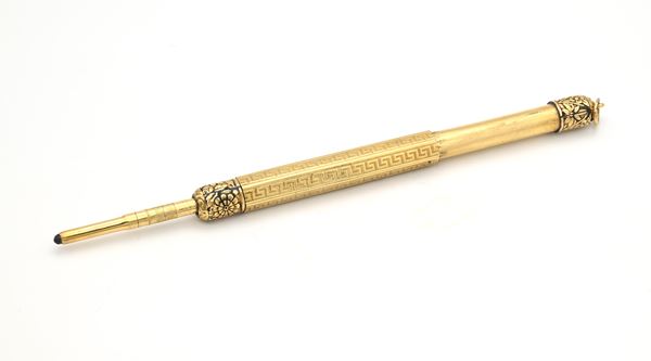 Portamine telescopico vintage in metallo laminato in oro giallo 18 Kt cesellato e con incisioni geometriche