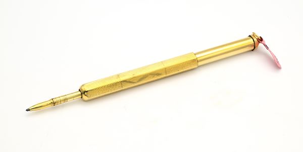 Portamine telescopico vintage in metallo placcato in oro giallo 18 Kt inciso e cesellato