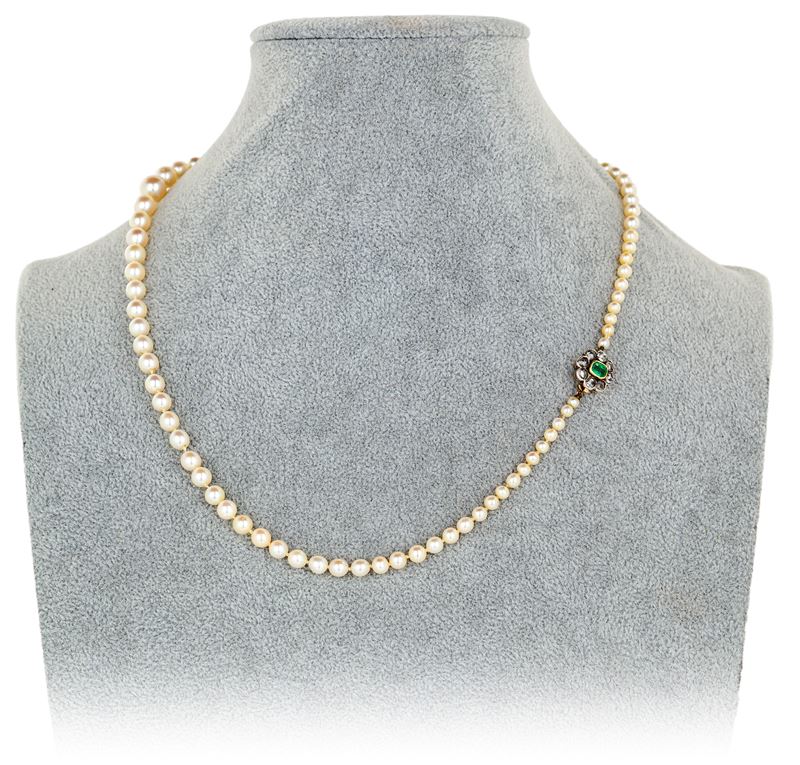 Collana di Perle, Oro, Argento, Smeraldo e Diamanti.