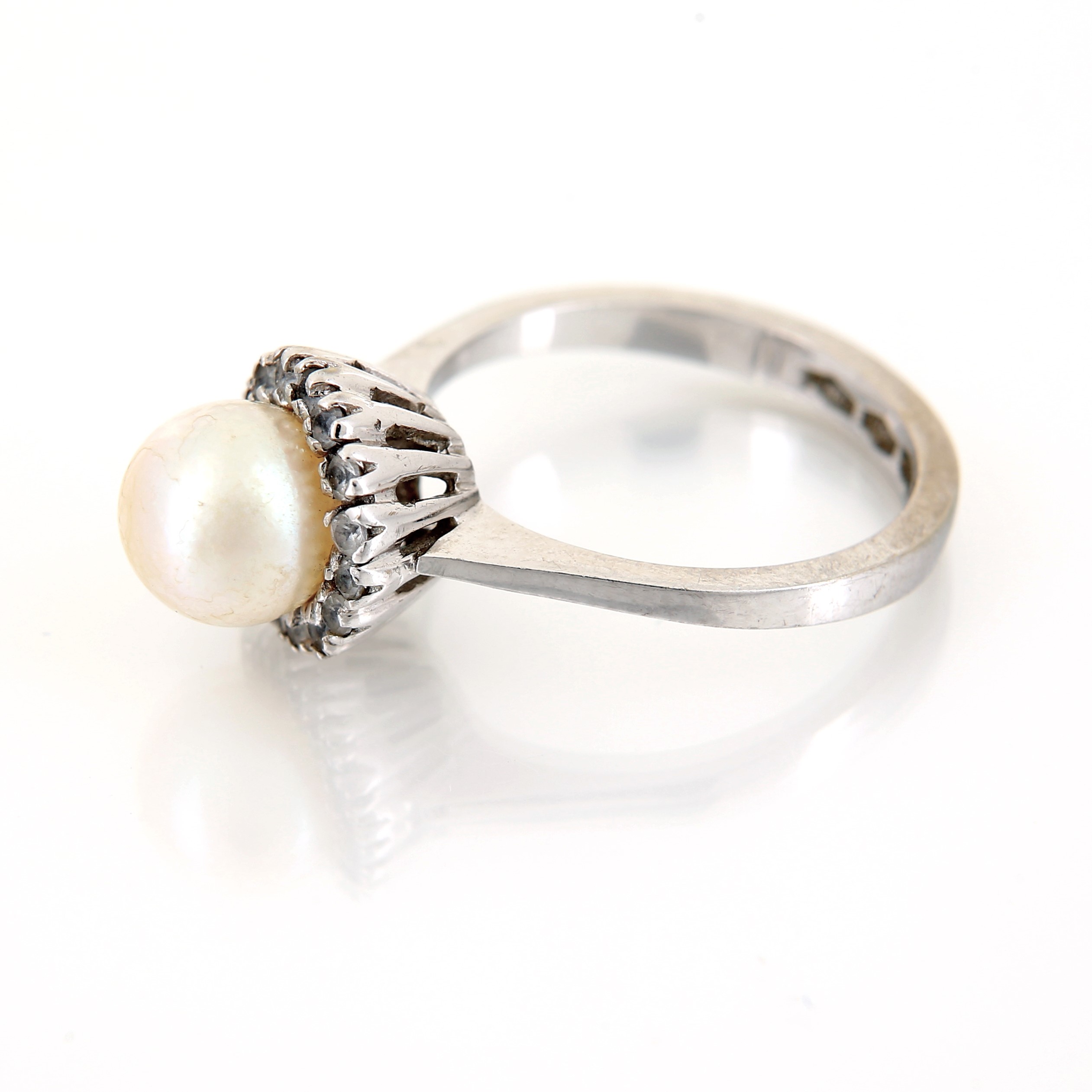 Anello in Oro, Perla e Diamanti