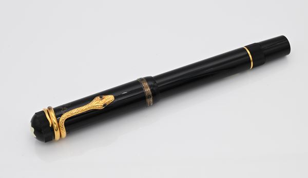 Montblanc Agatha Christie Limited Edition - Penna Stilografica in resina nera con clip a forma di serpente con due rubini incastonati e particolari in argento dorato 925/000