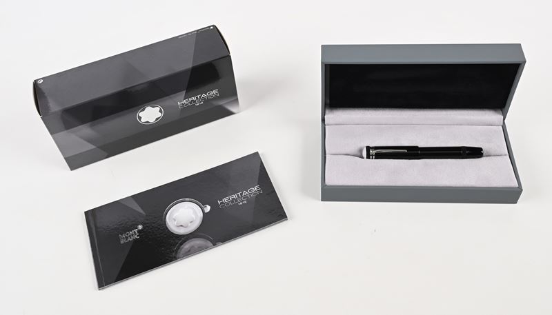 Montblanc Heritage Collection 1912 (109049) - Penna Stilografica Retrattile in Resina Nera con Fi...