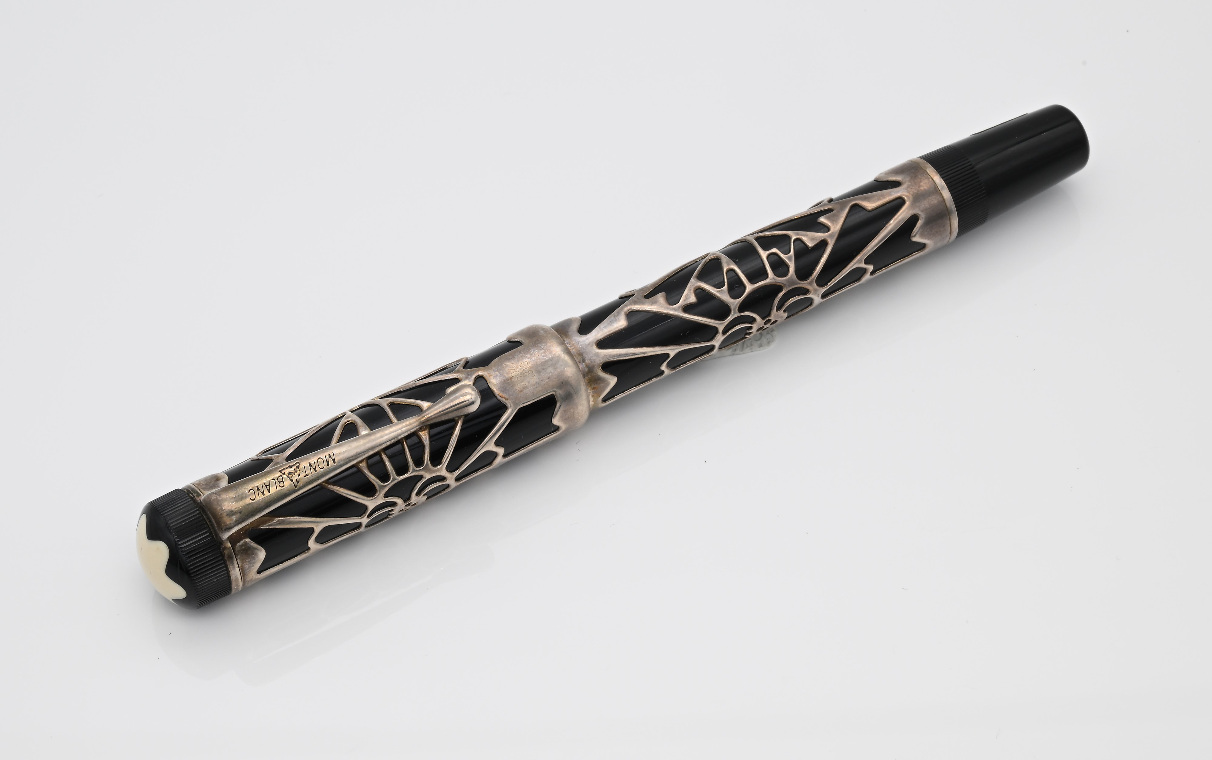 Montblanc Octavian Limited Edition 28604 - Penna Stilografica in Resina Nera con Lamina di Argent...