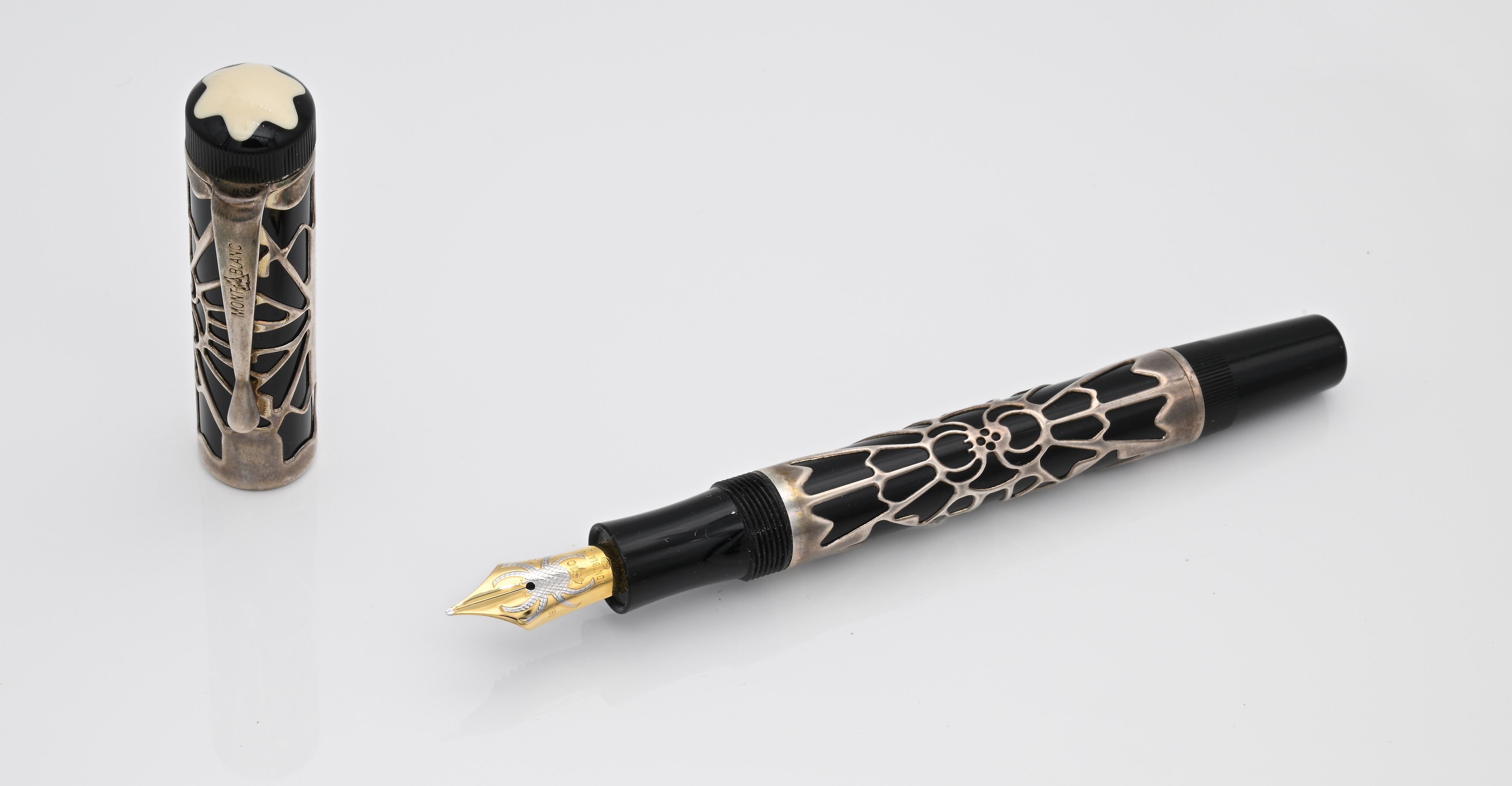 Montblanc Octavian Limited Edition 28604 - Penna Stilografica in Resina Nera con Lamina di Argent...