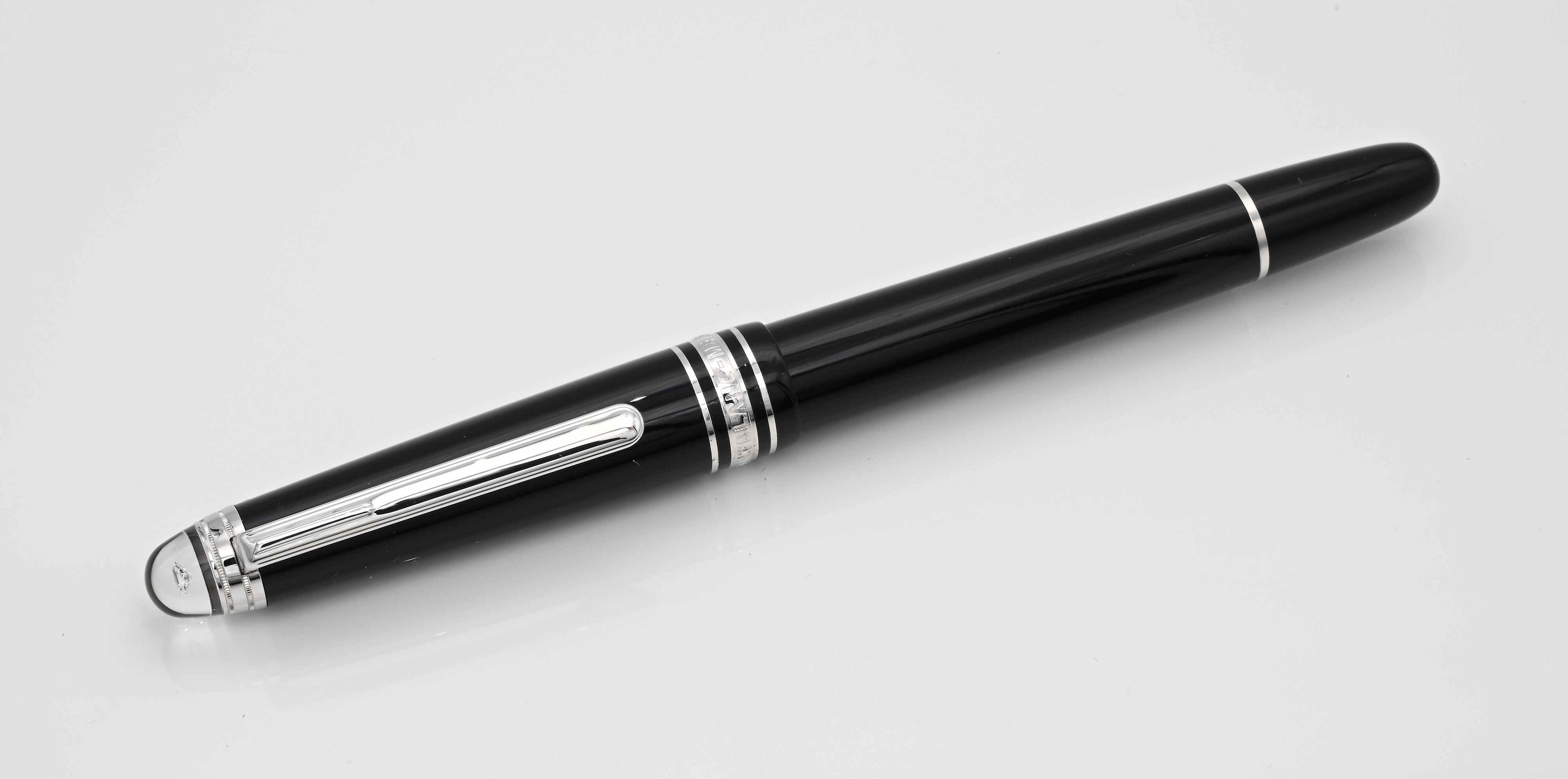 Montblanc Meisterstuck Diamond Classique 105977 - Penna Stilografica in Resina Nera con Particola...