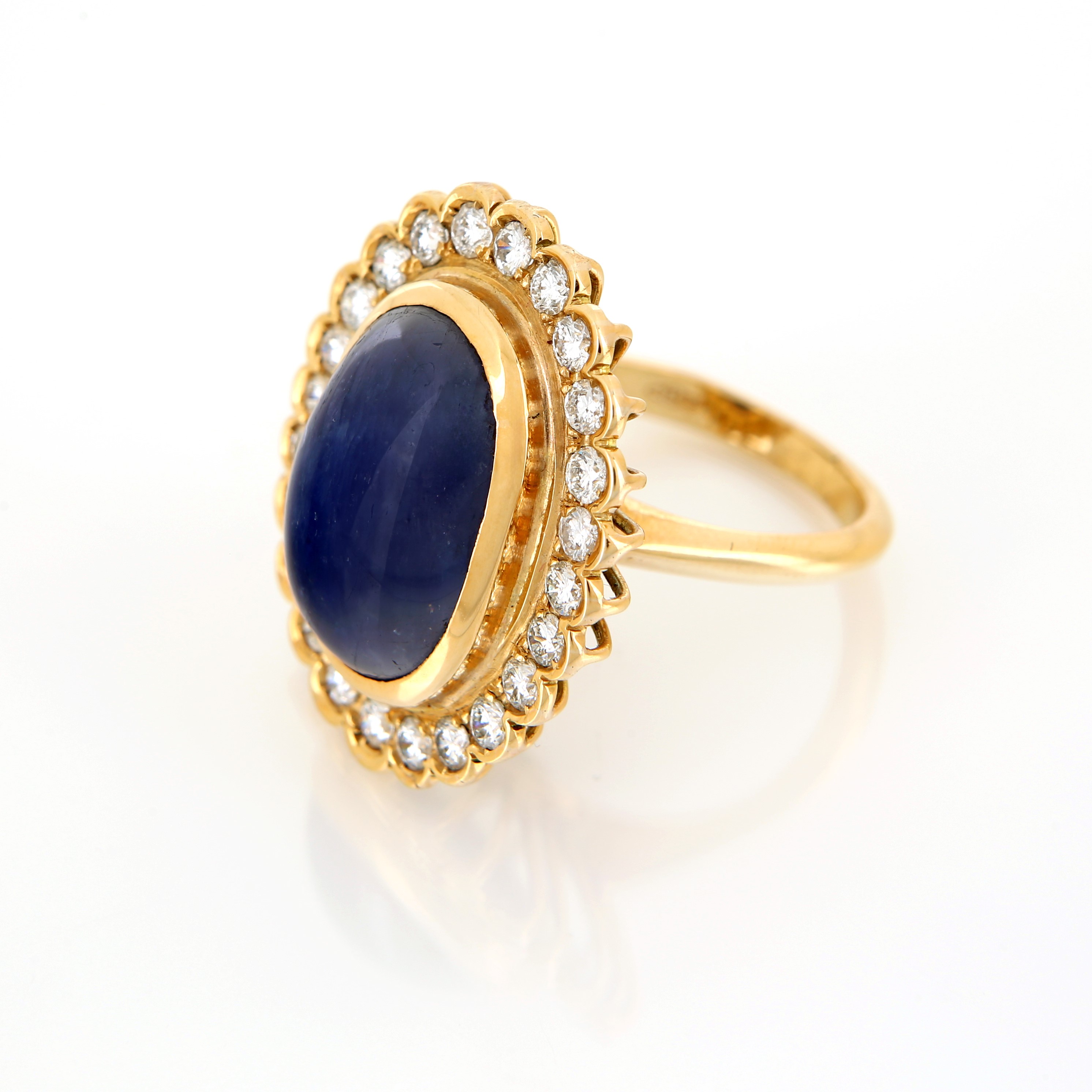 Anello in Oro, Zaffiro Centrale e Brillanti