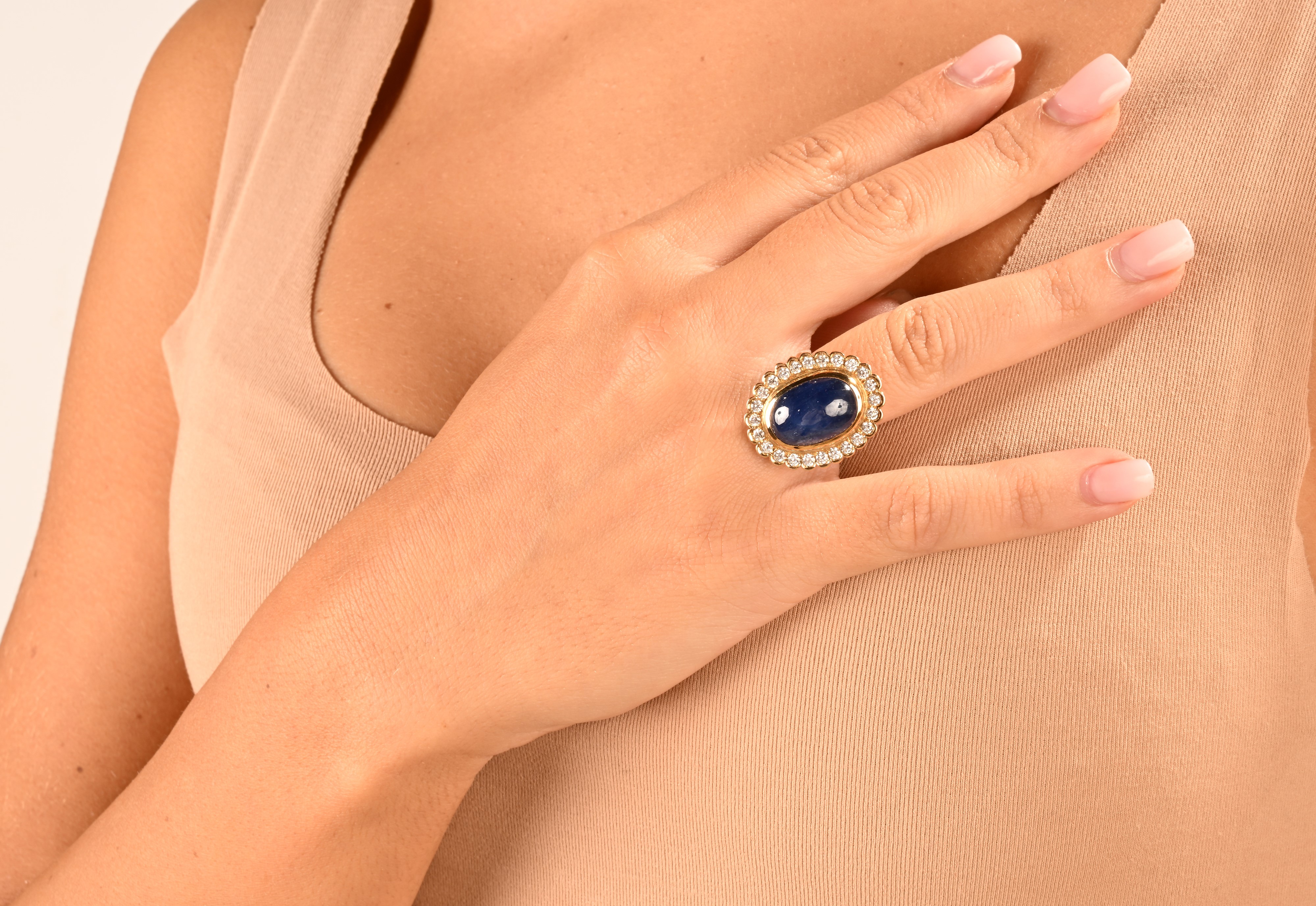 Anello in Oro, Zaffiro Centrale e Brillanti