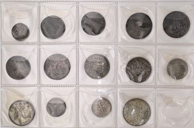 Lotto di 14 Piccole Monete Italiane ed Estere in Argento (tarì da XX Grana e Carlini Carlo I-II, ...