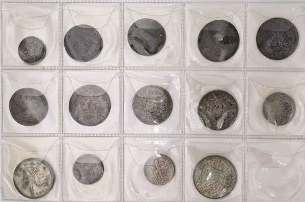 Lotto di 14 piccole monete italiane ed estere in argento (Tarì da XX Grana e Carlini Carlo I-II, Mezzo Carlino Carlo III Regno di Napoli)