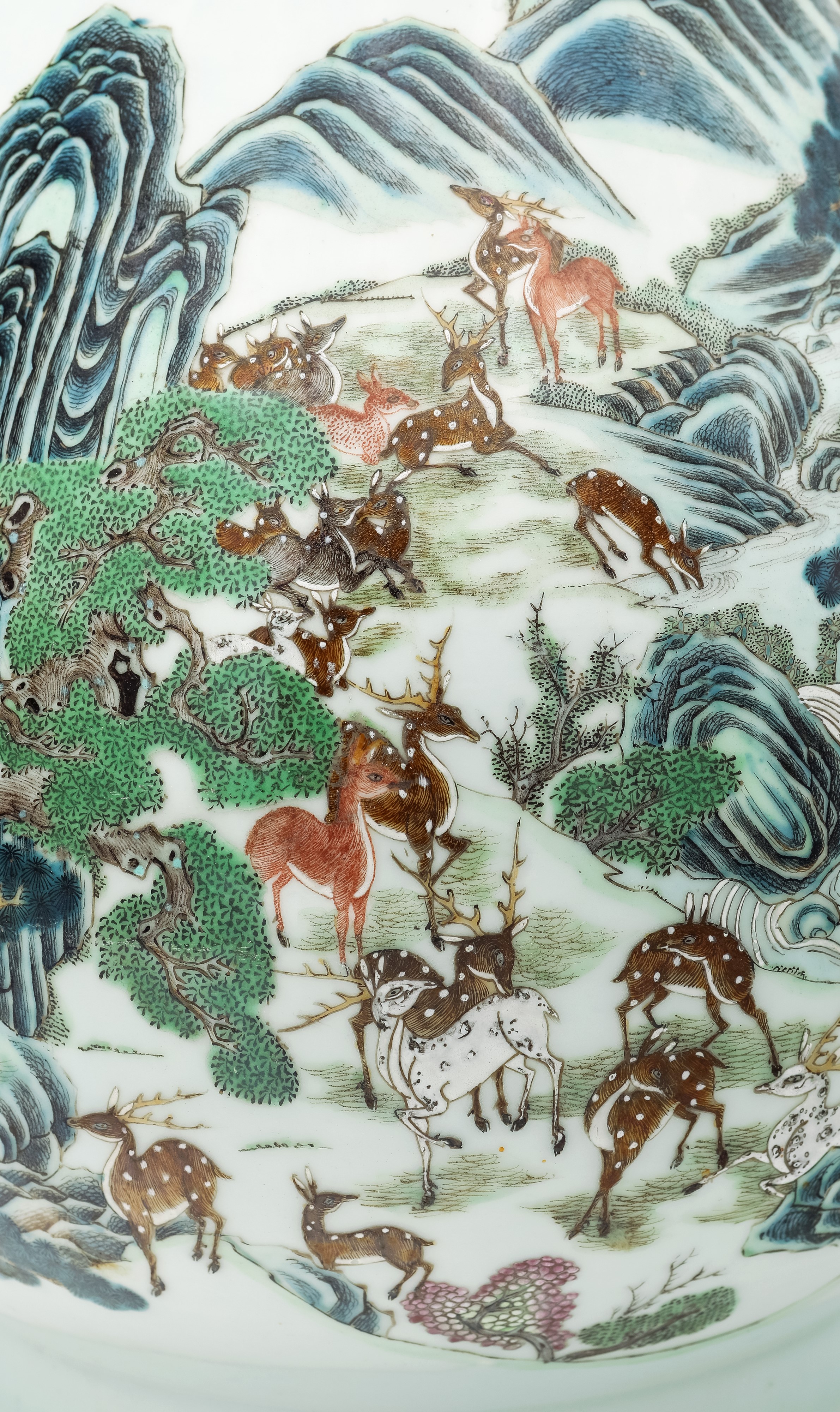 Coppia di Grandi Vasi Biansati "hu" in Porcellana con Decoro "cento Cervi", Cina, Dinastia Qing, ...