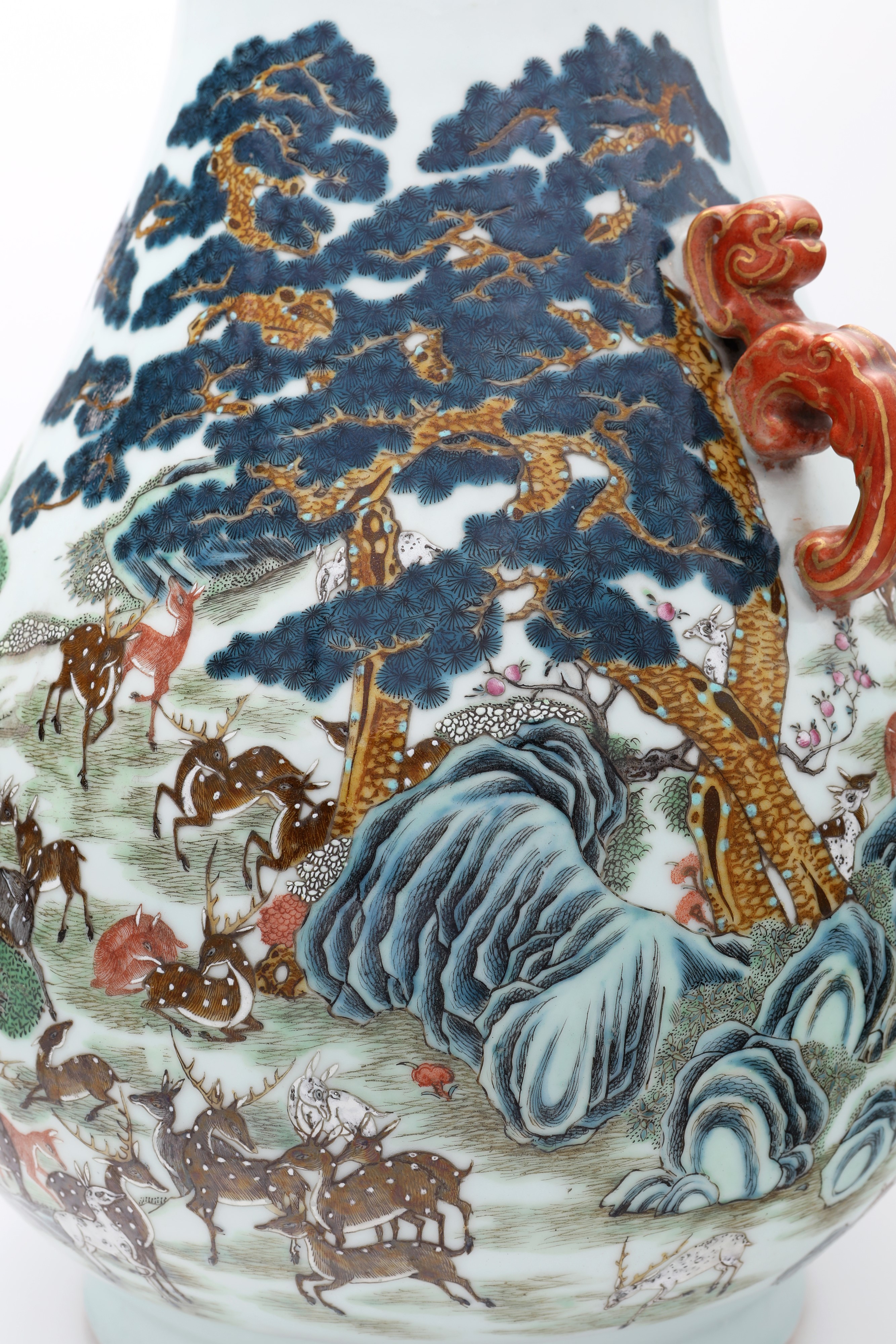 Coppia di Grandi Vasi Biansati "hu" in Porcellana con Decoro "cento Cervi", Cina, Dinastia Qing, ...