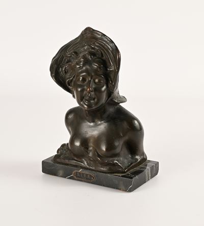 Busto di Donna con Cappello