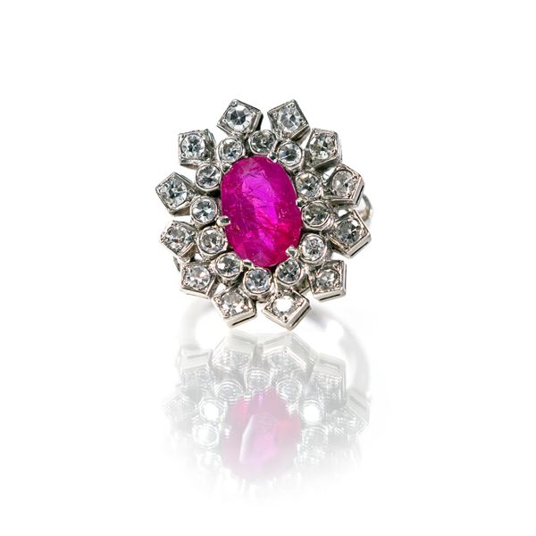 Anello in oro, rubino e brillanti