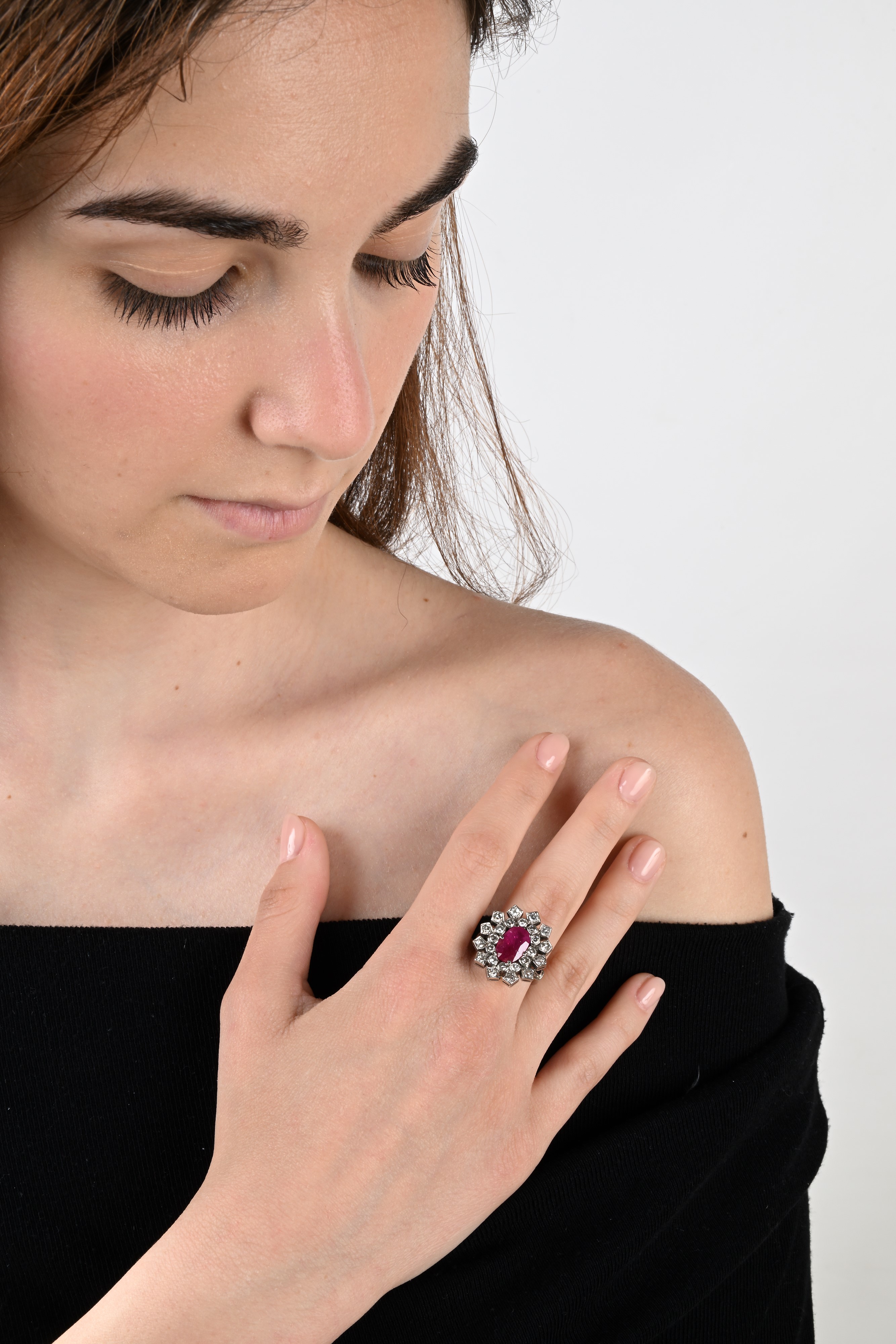 Anello in oro, rubino e brillanti