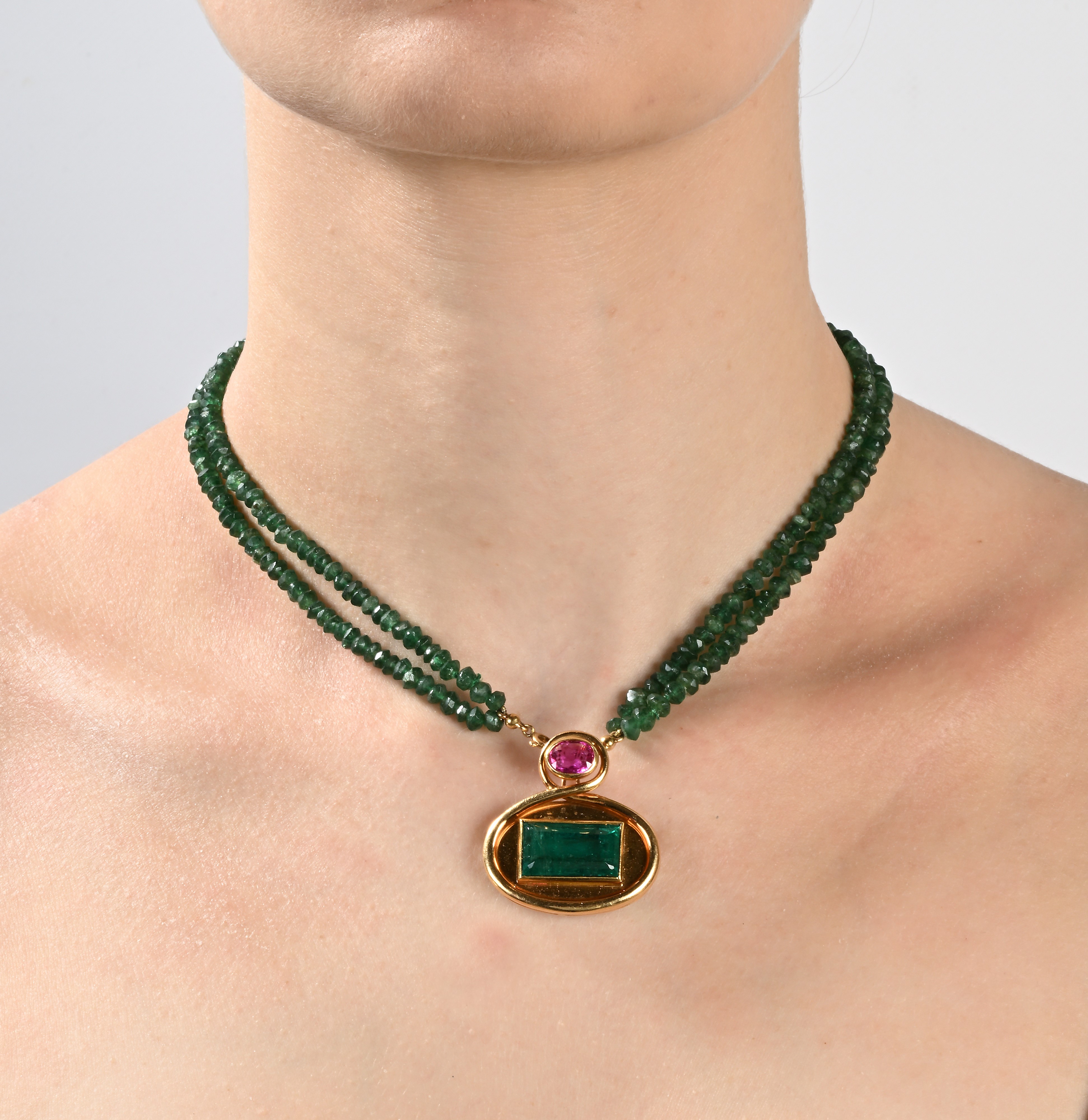 Petochi pendente in oro smeraldo, zaffiro rosa e avventurina