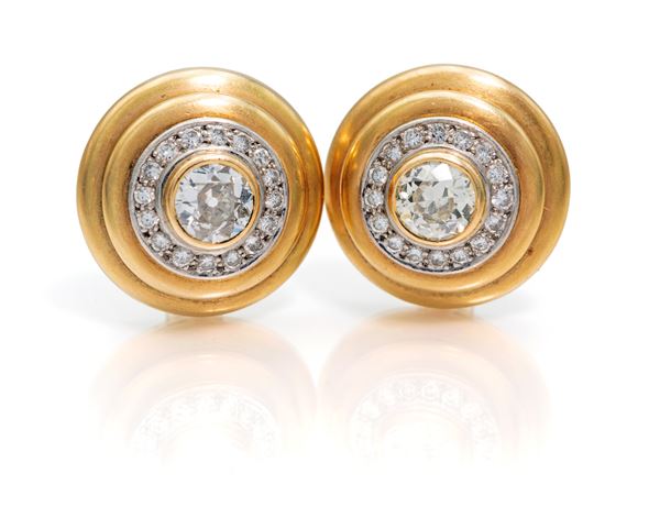 Coppia di orecchini in oro e brillanti