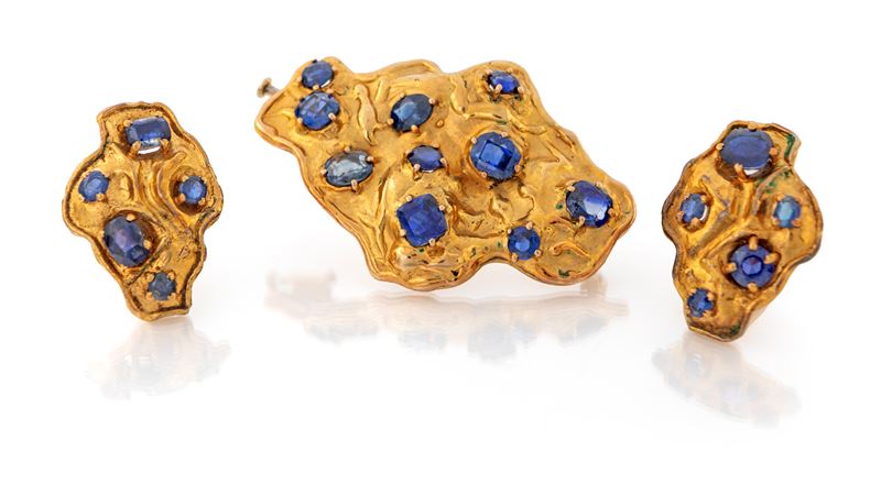 Parure di Spilla e Orecchini in Oro e Zaffiri