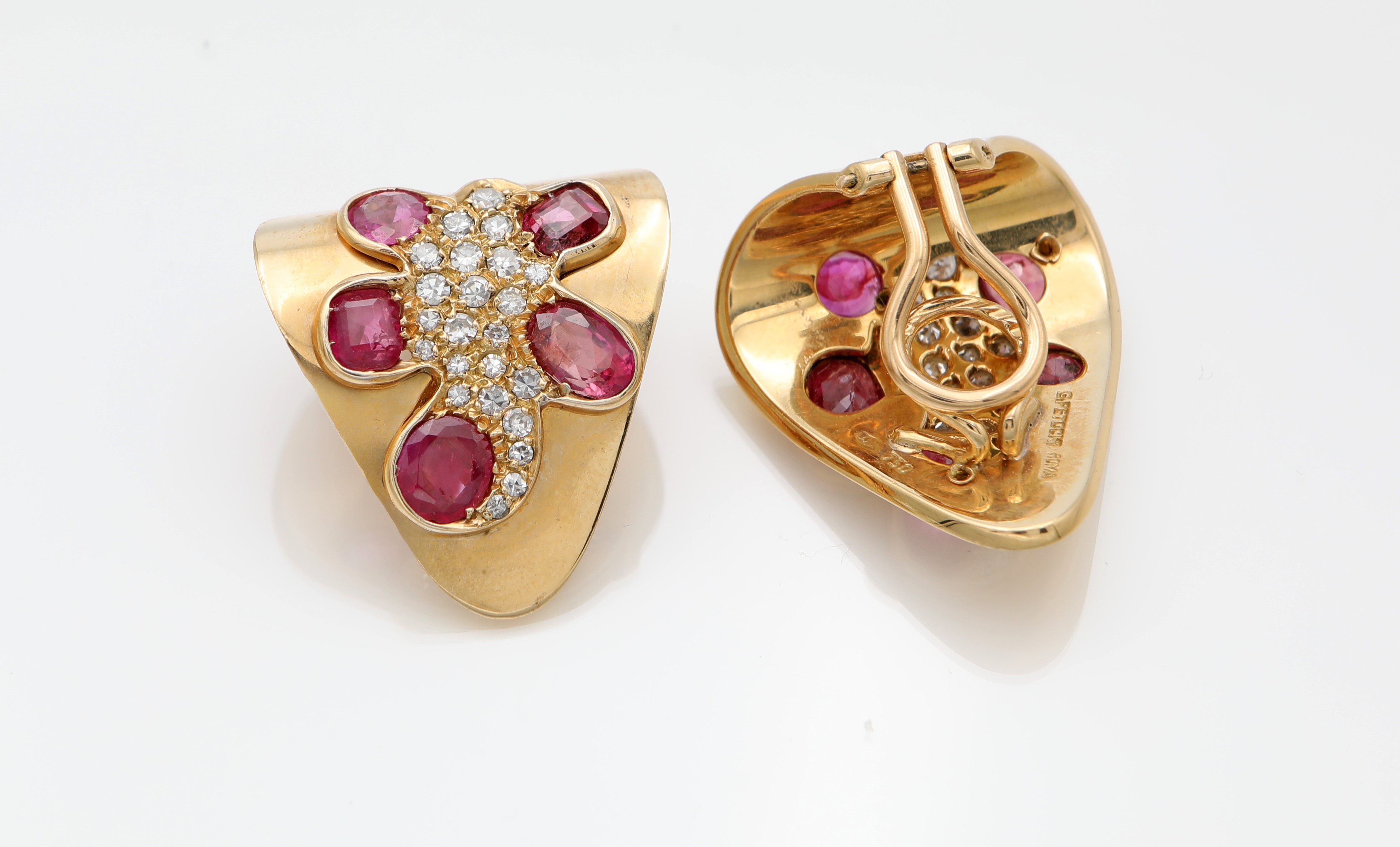 Petochi coppia di orecchini in oro giallo, brillanti e rubini