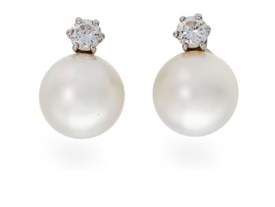 Coppia di Orecchini in Oro, Perle e Brillanti