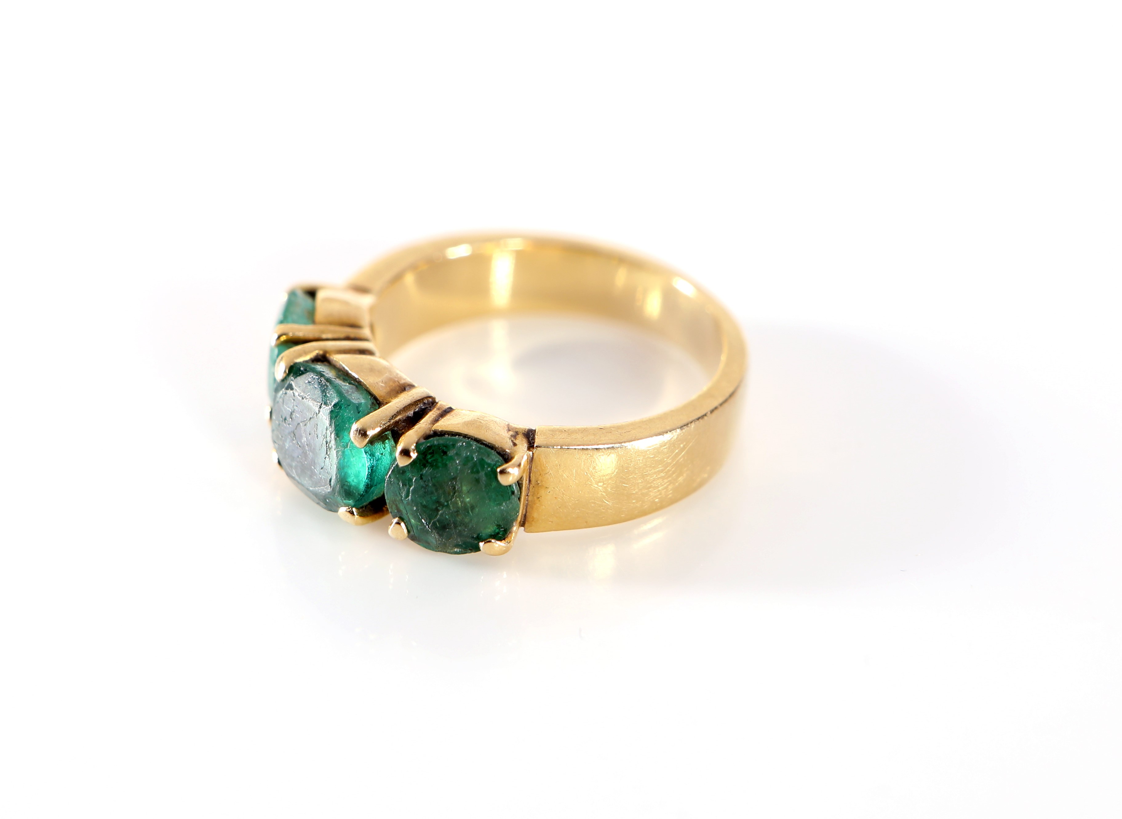 Anello a Riviera in Oro e Smeraldi