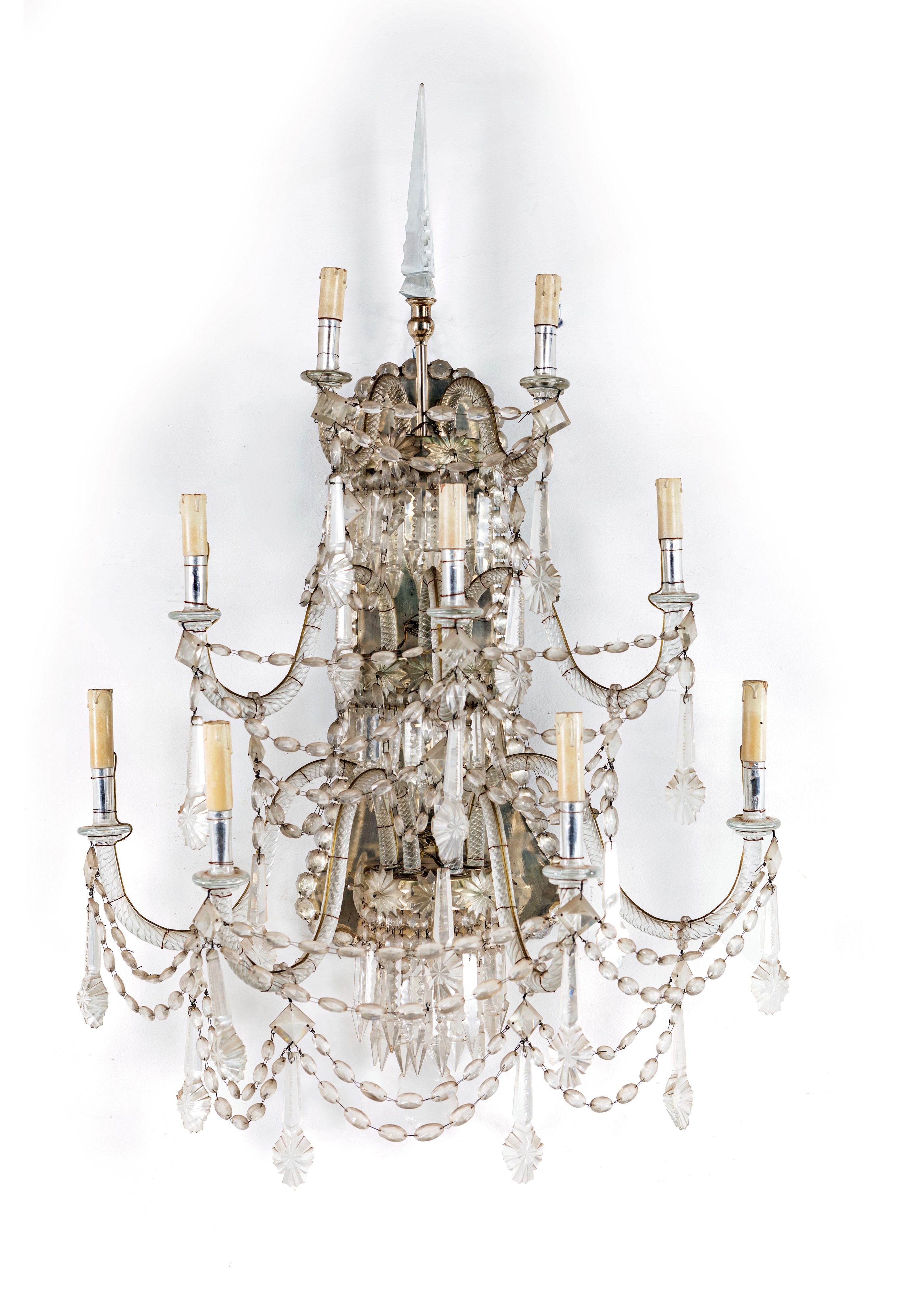 Coppia di grandi appliques a nove luci con pendenti in cristallo, XIX secolo