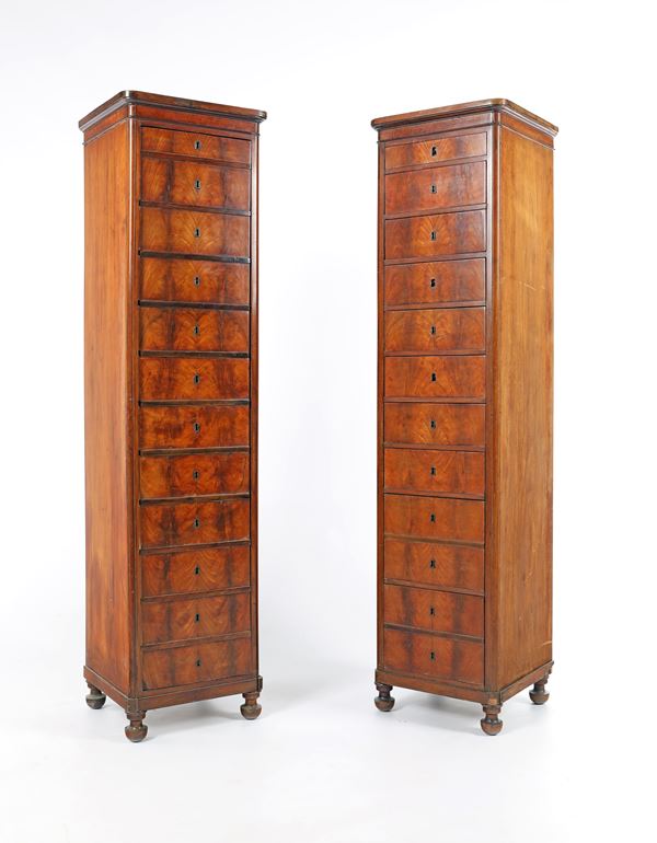 Coppia di cassettiere "Wellington" in mogano, Inghilterra, XIX secolo