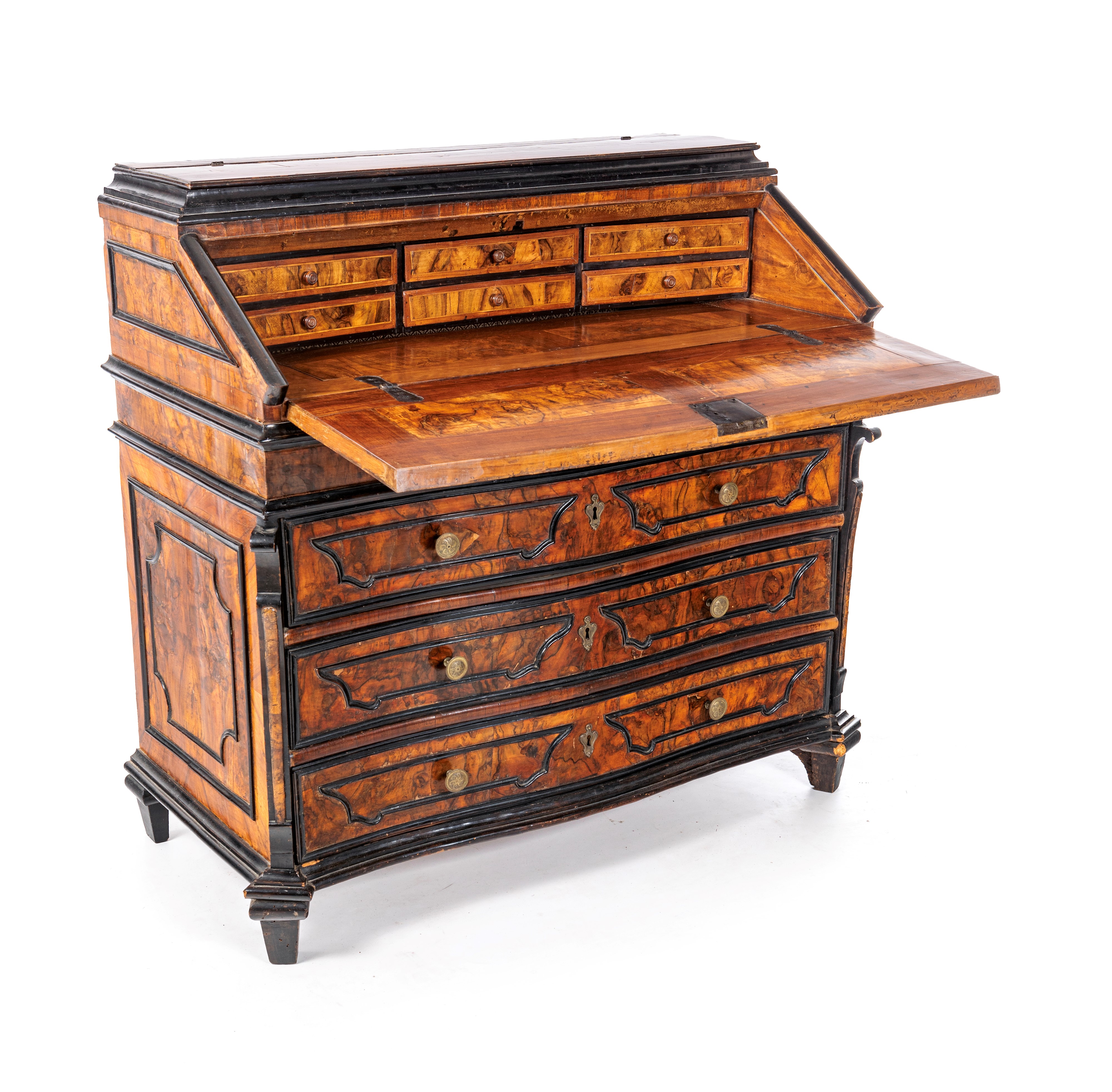 Cassettone a ribalta in radica di noce con cornici ebanizzate, Lombardia, XVIII secolo