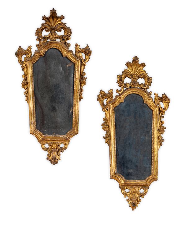 Coppia di specchierine in legno intagliato e dorato, XVIII secolo