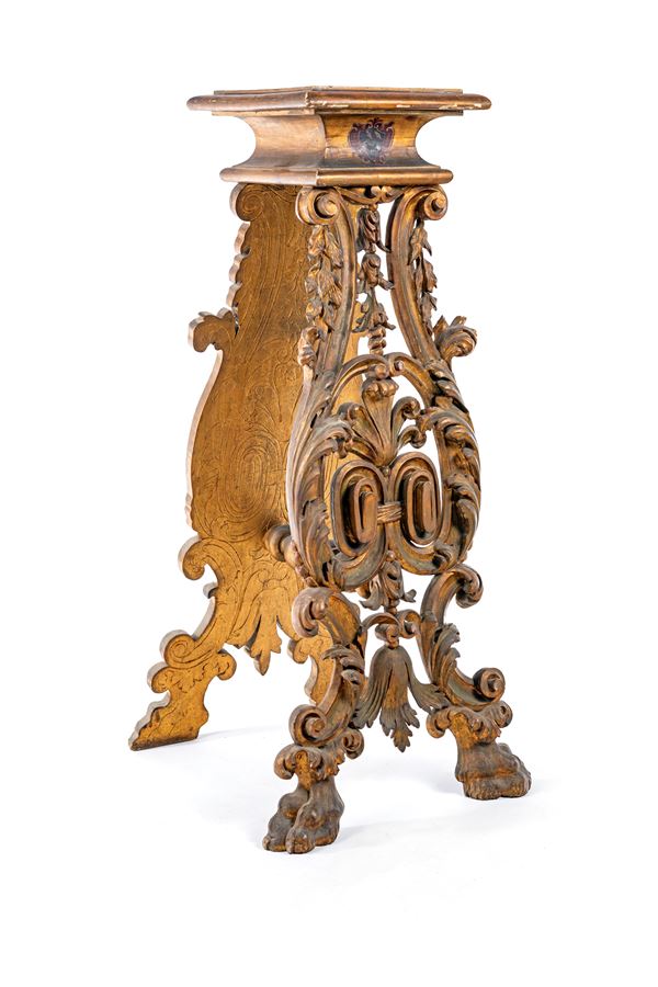 Sgabellone in legno intagliato e dorato, Emilia, XVII secolo