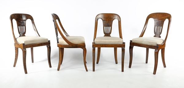 Quattro sedie a gondola in noce, XIX secolo