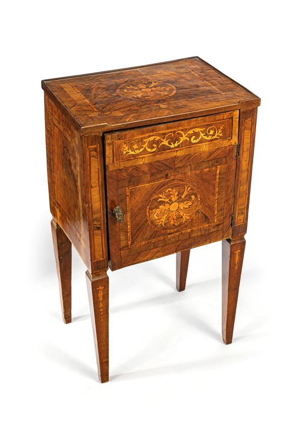 Comodino in legno intarsiato, Lombardia, fine del XVIII/inizi XIX secolo secolo