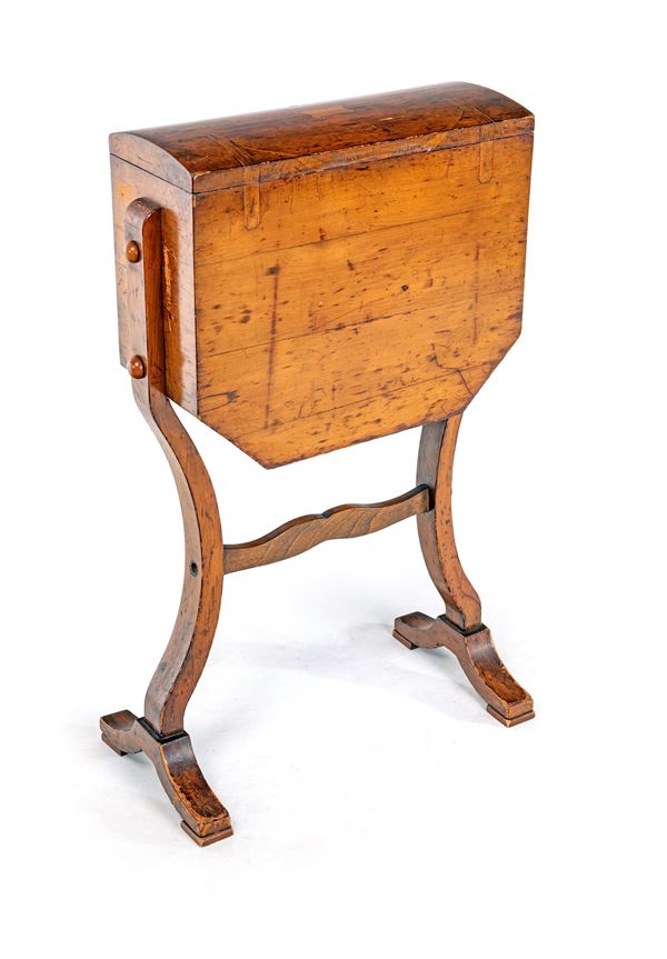 Mobile da lavoro in ciliegio, XIX secolo