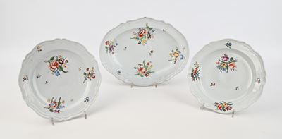 Manifattura Ginori, Due piatti e un vassoio in ceramica, XVIII secolo