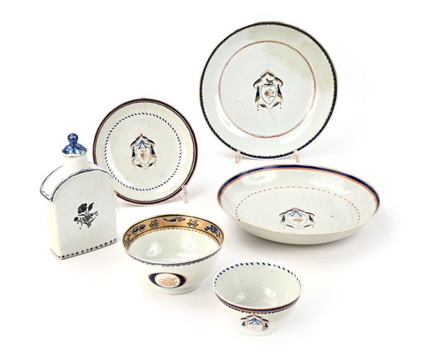 Lotto di sei porcellane diverse con profili blu, Compagnia delle Indie, XVIII secolo