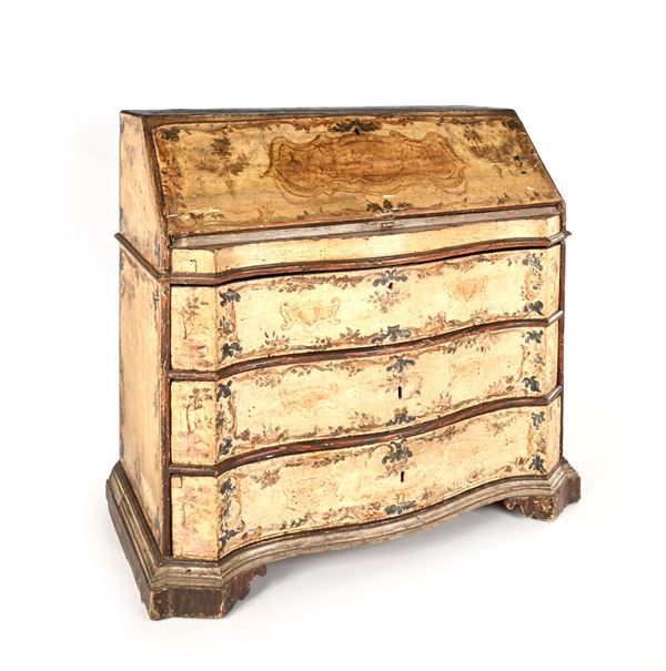 Cassettone a ribalta in legno laccato e dipinto, Veneto, XVIII secolo