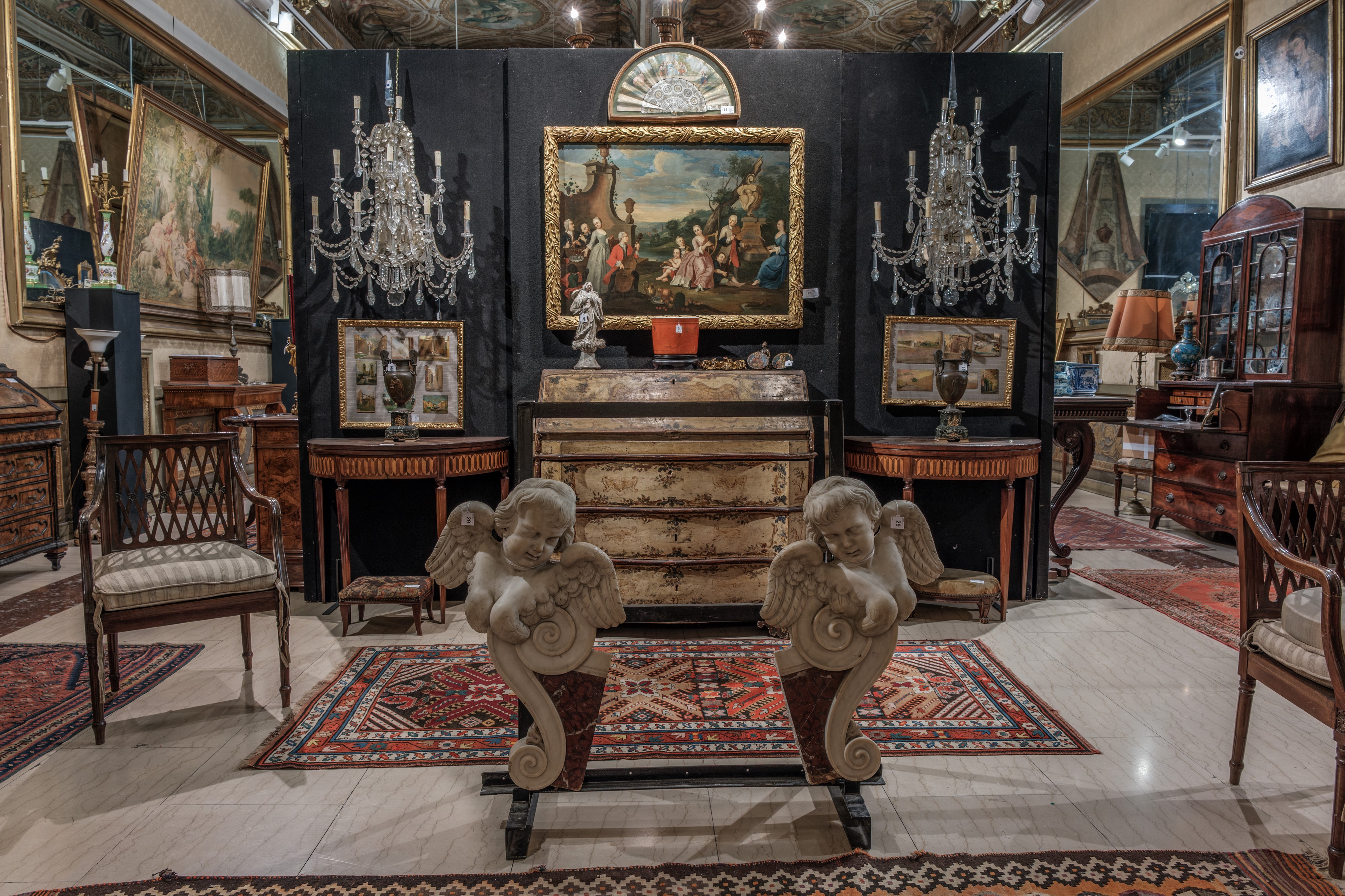 Cassettone a ribalta in legno laccato e dipinto, Veneto, XVIII secolo