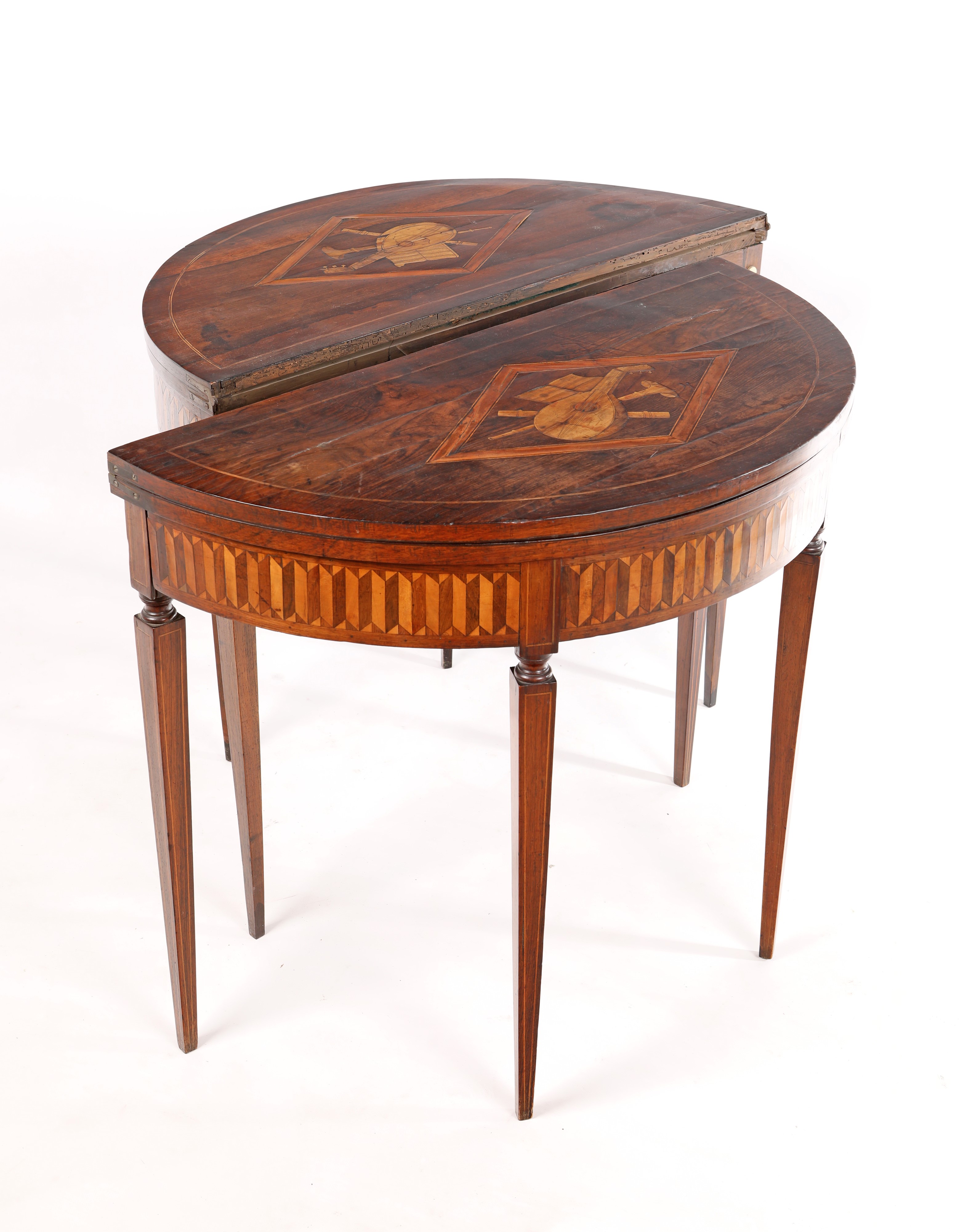 Coppia di tavolini da gioco a demi-lune con piano a libretto, Italia settentrionale, XVIII secolo