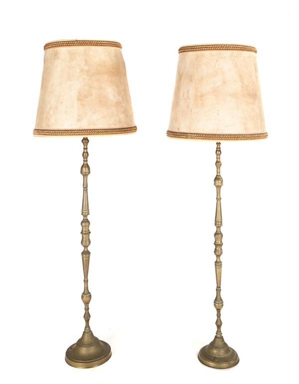 Coppia di torciere in ottone, Turchia/Africa settentrionale, XIX secolo