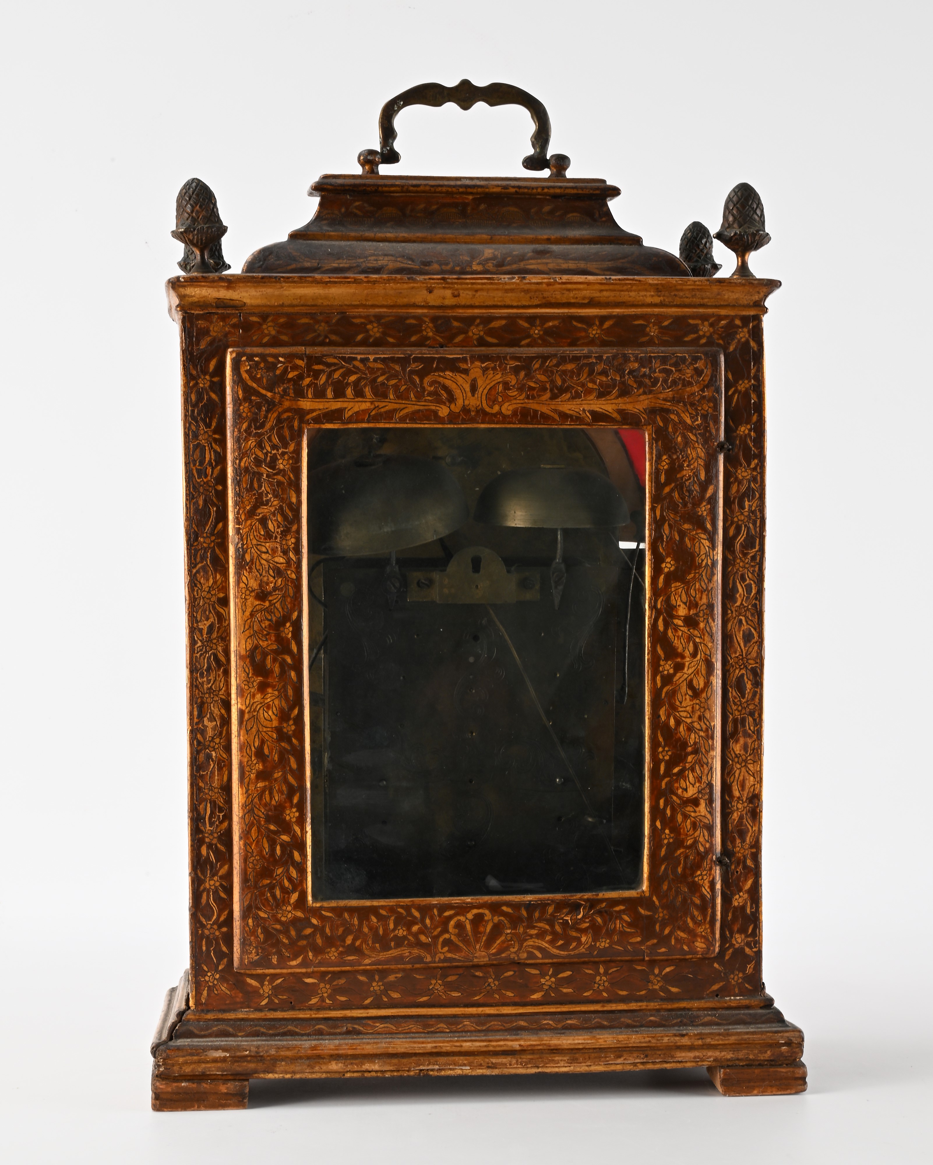 Pendola da tavolo "Bracket" in legno laccato e dorato, XVIII secolo