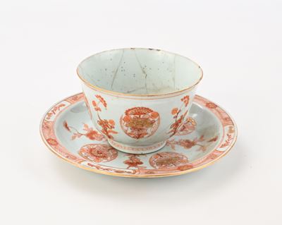 Bowl e piattino in porcellana decorata in rosso ferro, Cina, XVIII secolo