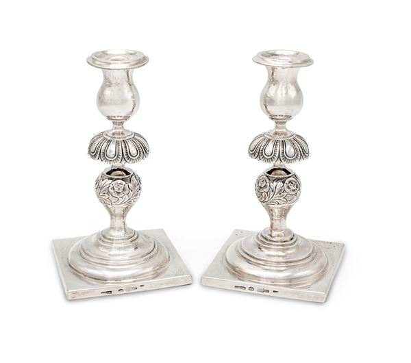 Coppia di candelieri in argento, Russia, 1862