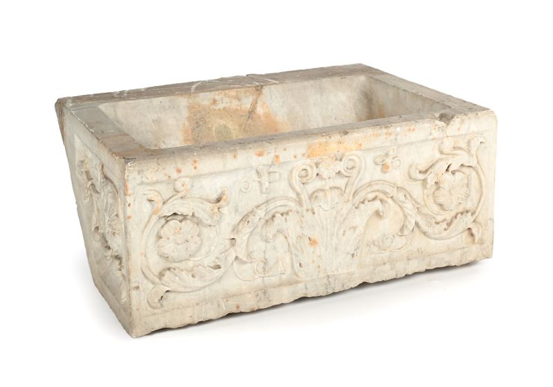 Vasca rettangolare in marmo bianco, XVI/XVII secolo