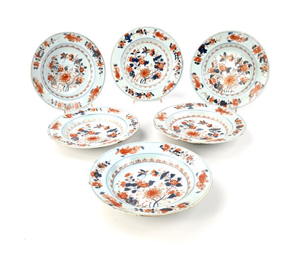 Sei fondine in porcellana Imari, Cina, Compagnia delle Indie, XVIII secolo